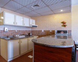 Fridge, stovetop, electric kettle, cookware/dishes/utensils