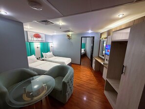 Family Suite | Premium bedding, desk, laptop workspace, soundproofing - Hafez Hotel Apartments (Dubai)