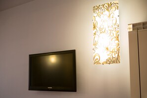 Triple Room, Non Smoking | Room amenity