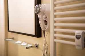 Economy-Doppelzimmer | Badezimmer