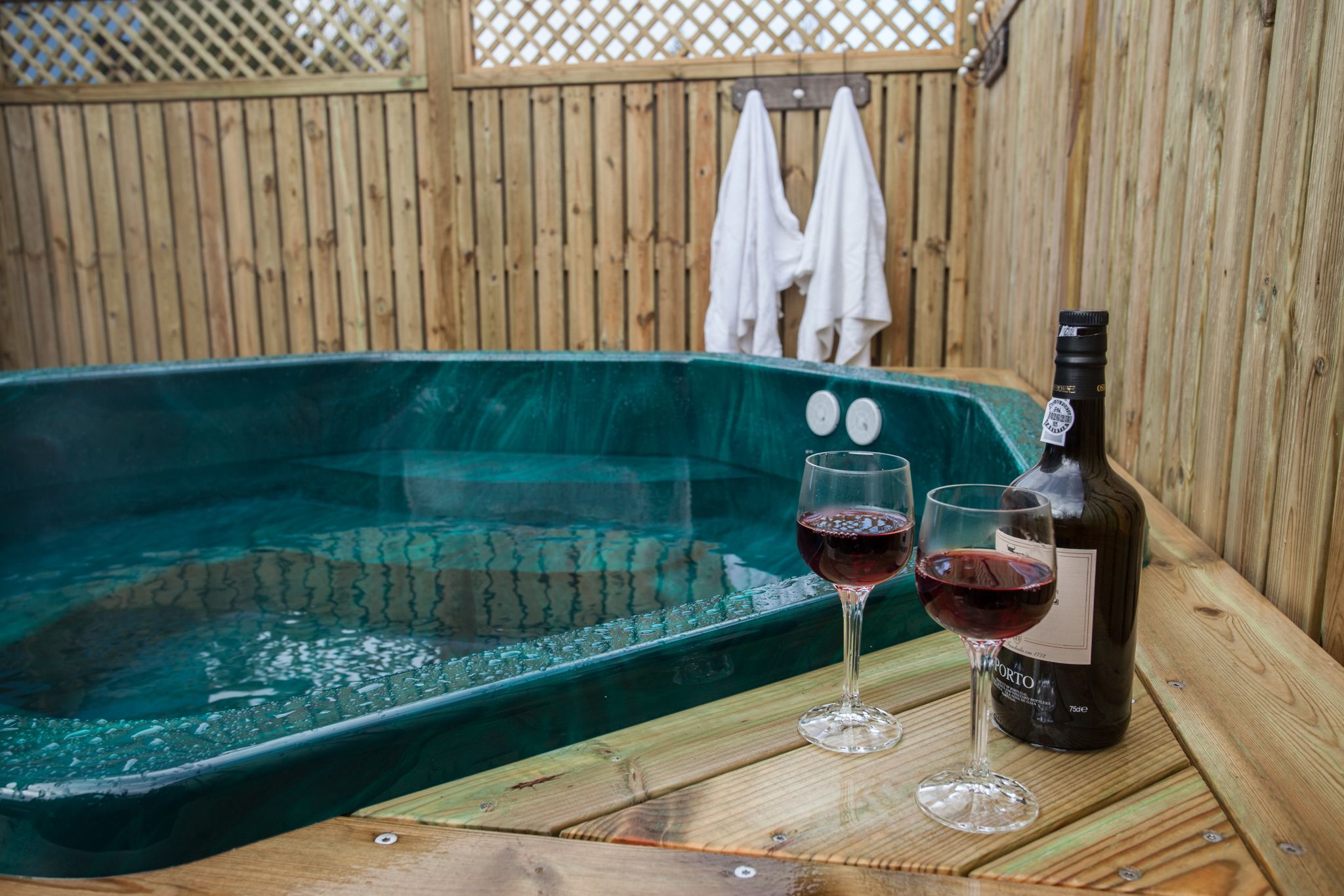 Outdoor spa tub