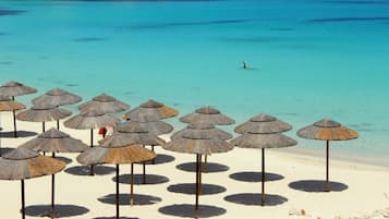 Beach nearby, white sand, beach bar