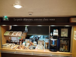 Daily buffet breakfast for a fee - Hôtel Inn Design Montluçon (Montlucon)