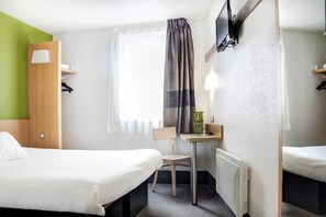 Double Room | Desk, soundproofing, iron/ironing board, free WiFi - Hôtel Inn Design Montluçon (Montlucon)