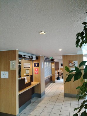 Reception - Hôtel Inn Design Montluçon (Montlucon)