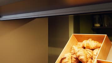 Tägliches Frühstücksbuffet (9.50 EUR pro Person)