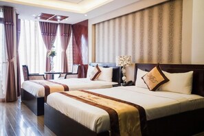 Minibar, in-room safe, desk, blackout drapes - Hoang Dung Hotel – Hong Vina (Ho Chi Minh City)