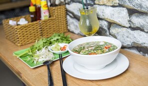Desayuno a la carta todos los días (con cargo)