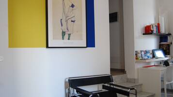 Coin salon dans le hall