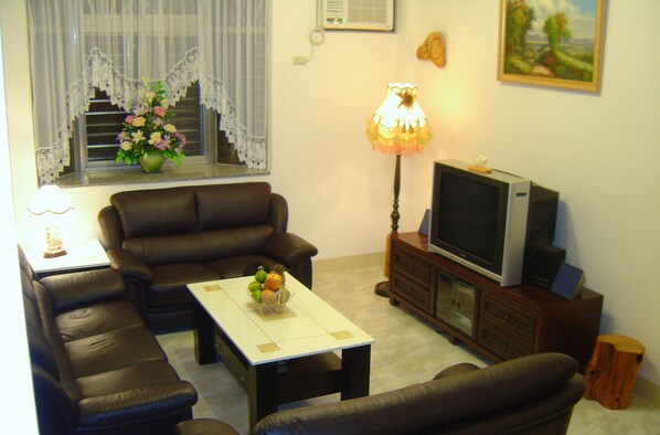 Free WiFi, bed sheets - Broad-Minded Station (Dongshan)