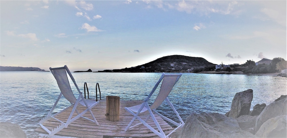 Captain Zeppos Suites & Villa by null