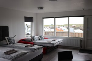Studio Apartment | Free WiFi, bed sheets