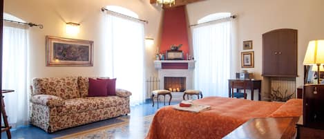 1 bilik tidur, peralatan tempat tidur premium, meja, kalis bunyi