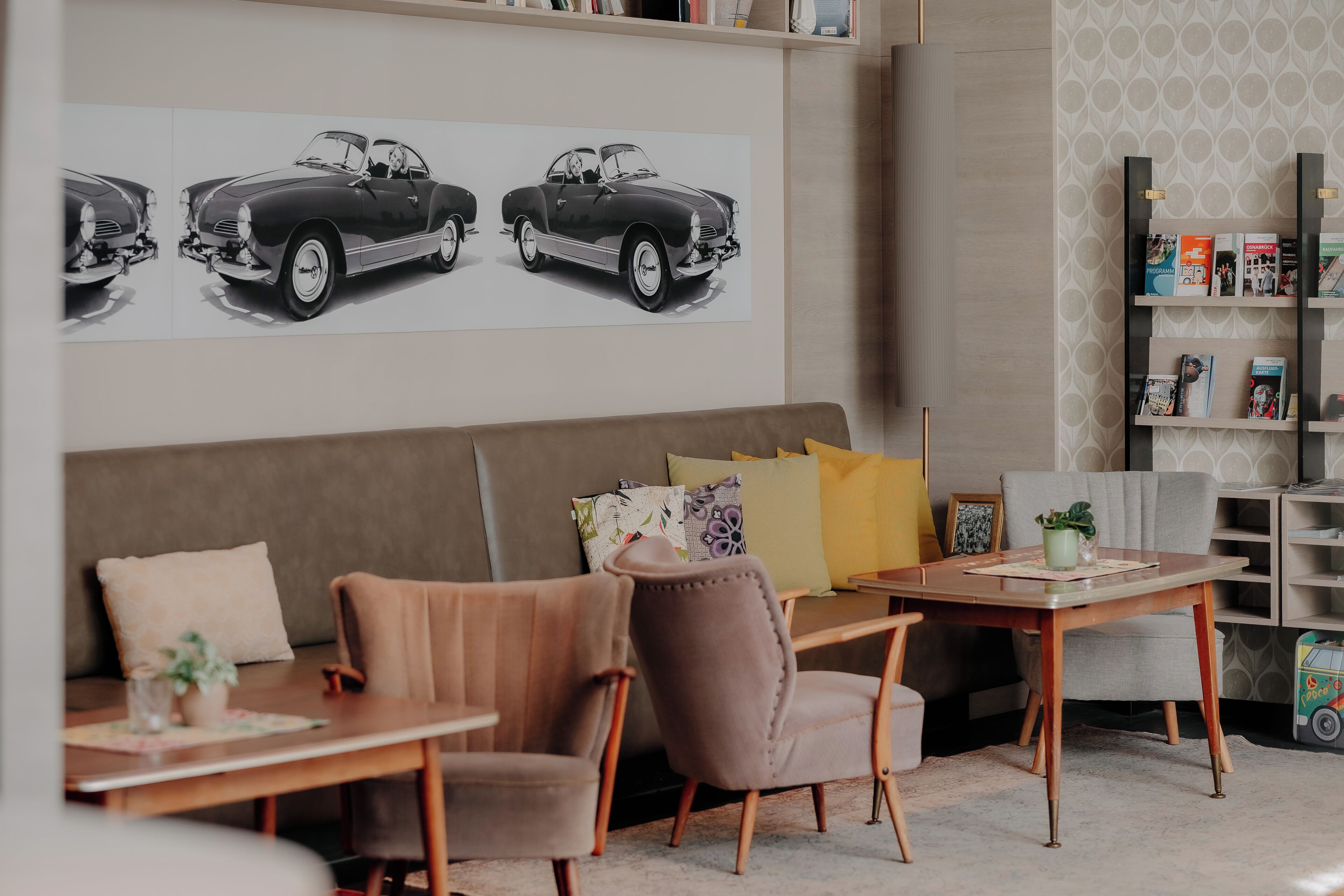 Lobby lounge