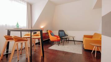 Studio, Stadtblick | Wohnbereich