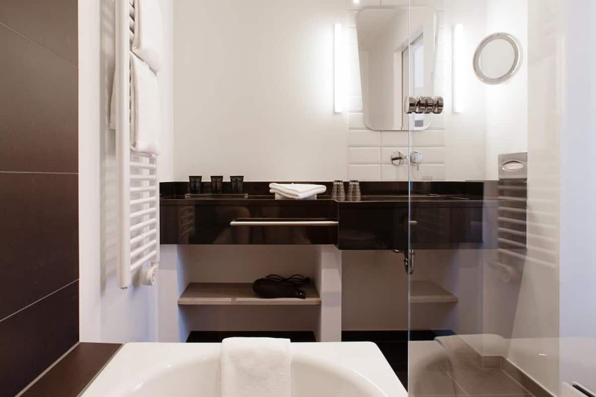 Umweltfreundliche Kosmetikartikel, Haartrockner, Handtücher