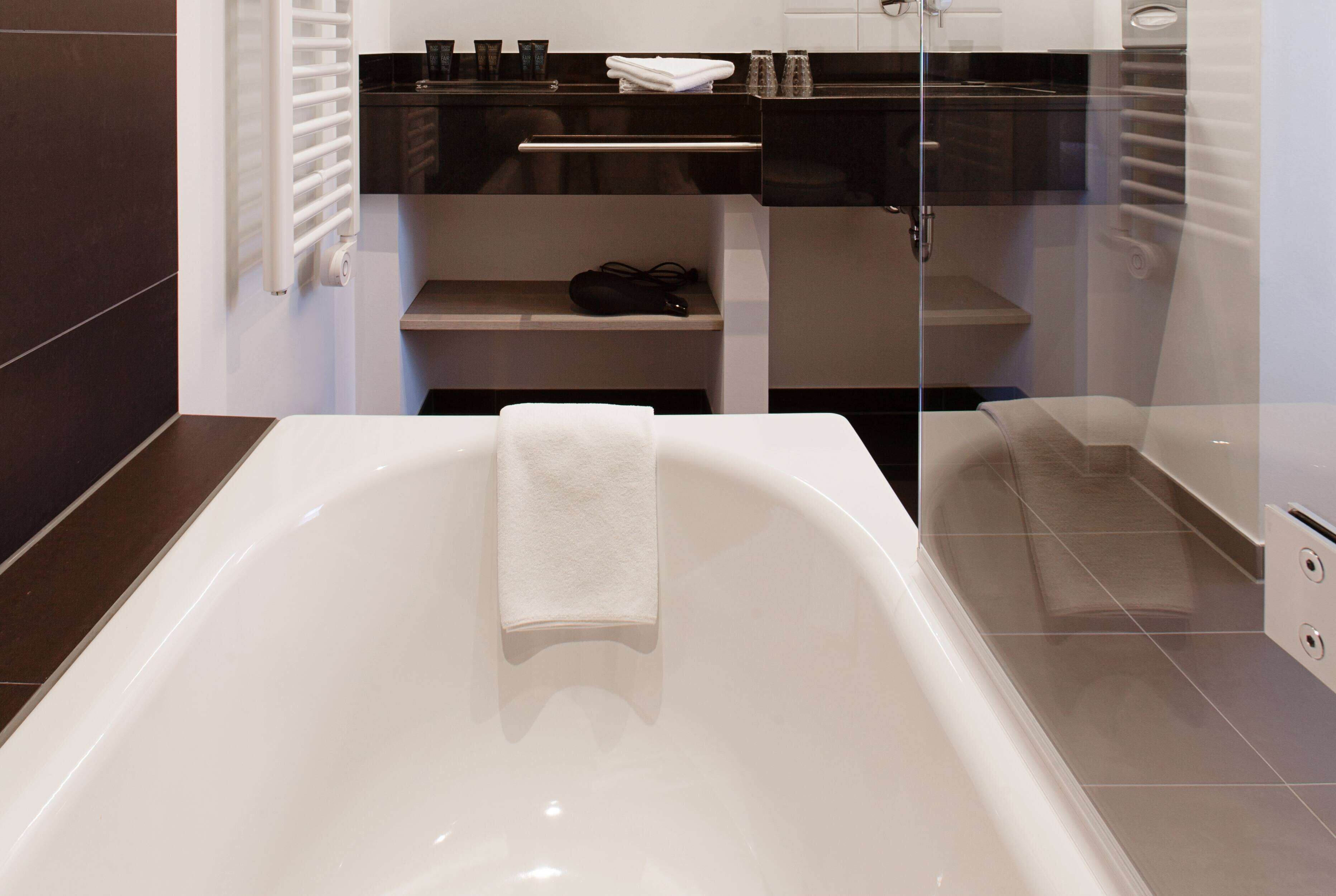 comfort room, 2 single beds (comfort plus) | bathroom | eco-friendly toiletries, hair dryer, towels