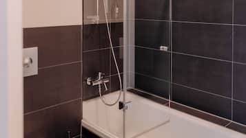 Chambre Supérieure avec lits jumeaux, vue ville | Salle de bain