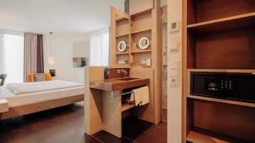 Hypo-allergenic bedding available, in-room safe, desk, laptop workspace