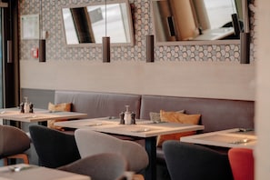 Petit déjeuner buffet servi tous les jours en supplément