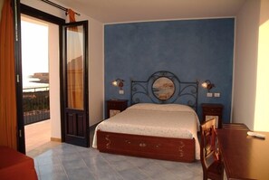 Chambre Double | Literie de qualité supérieure, coffres-forts dans les chambres, bureau