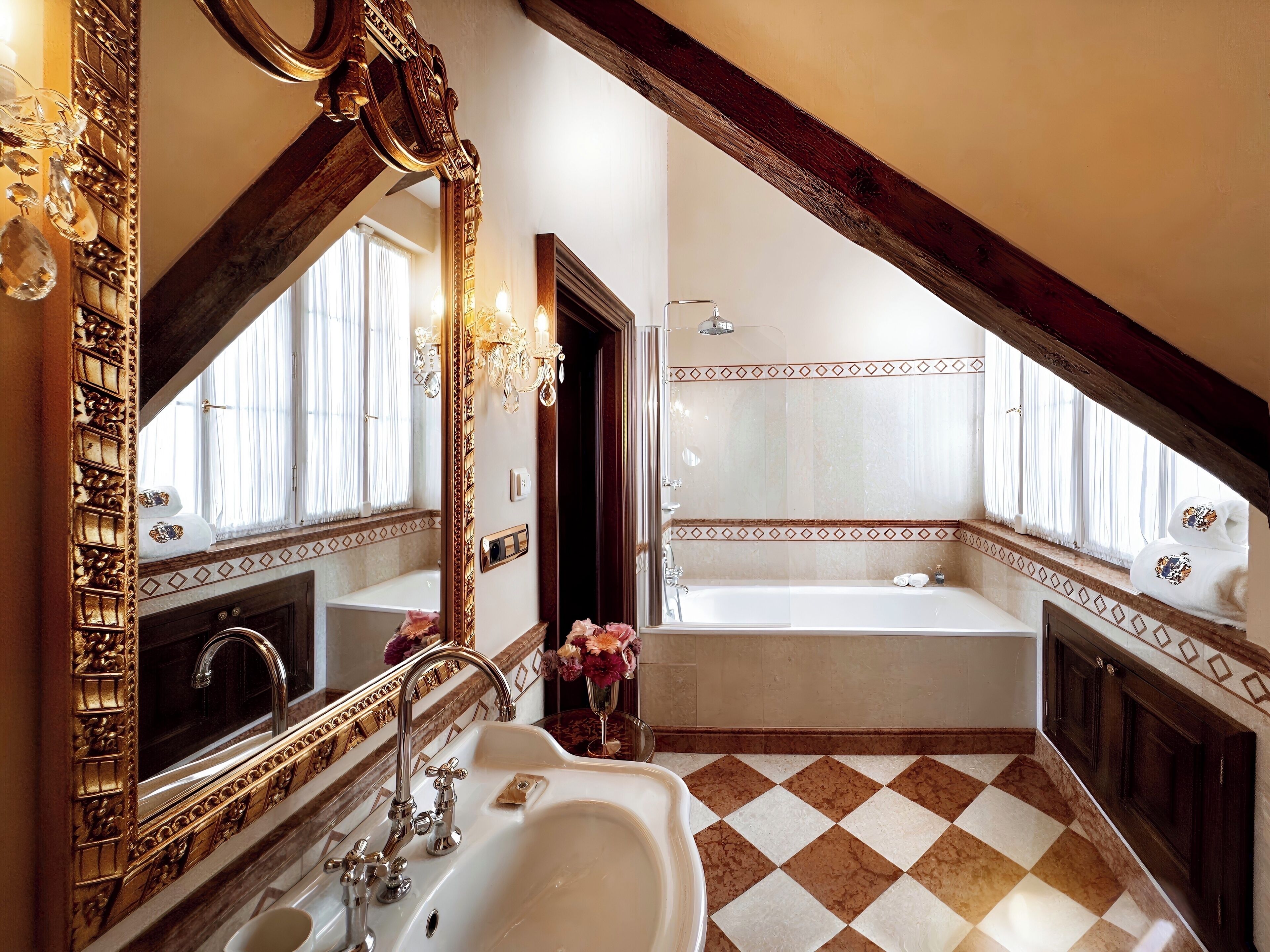 deluxe room | 1 bedroom, hypo-allergenic bedding, down duvets, minibar