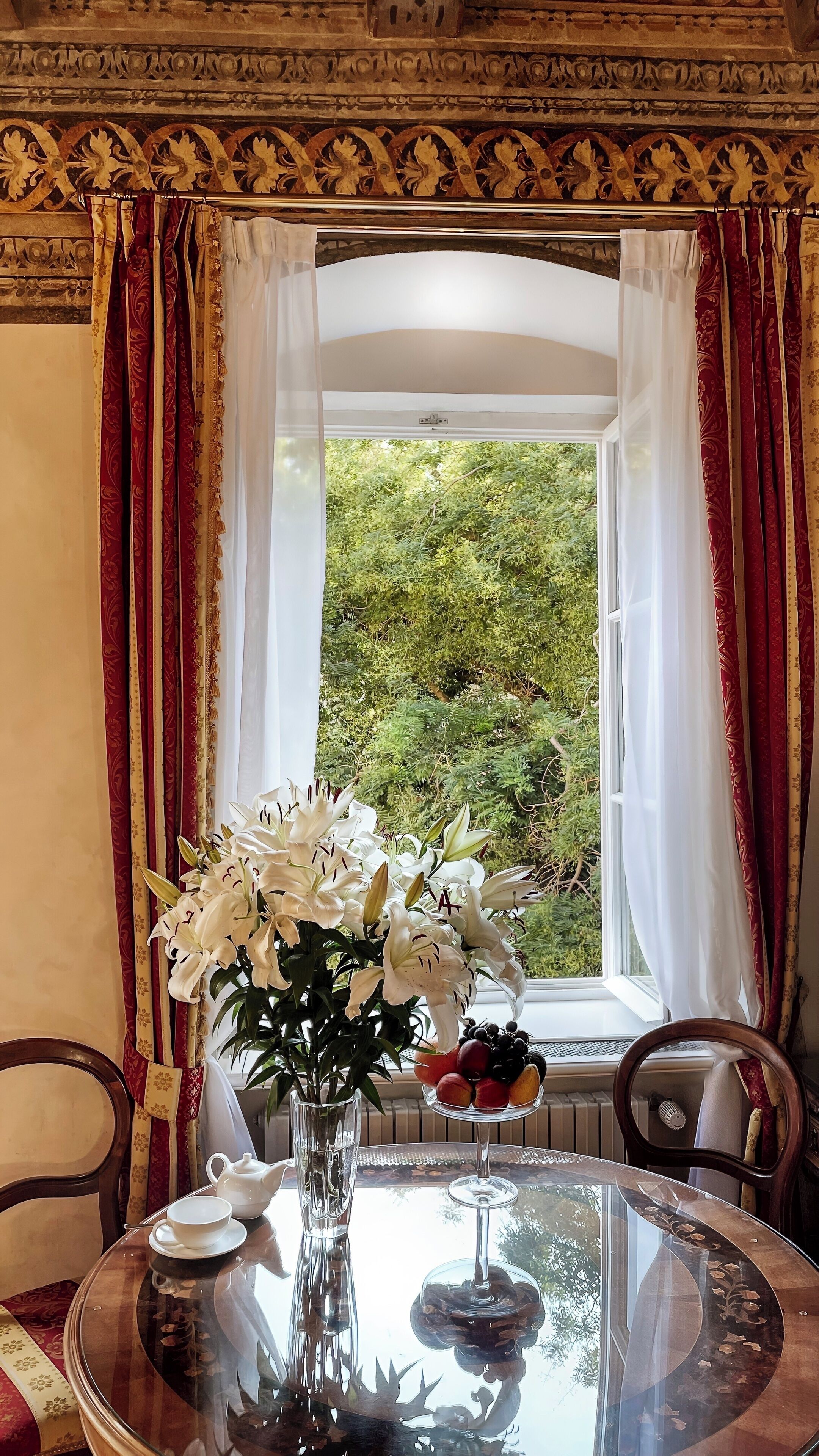 1 bedroom, hypo-allergenic bedding, down duvets, minibar