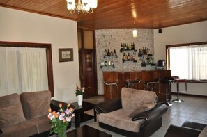 Flat-screen TV - The Milimani Lodge (Arusha)