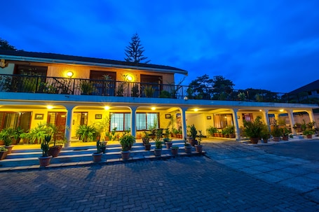 Exterior. The Milimani Lodge