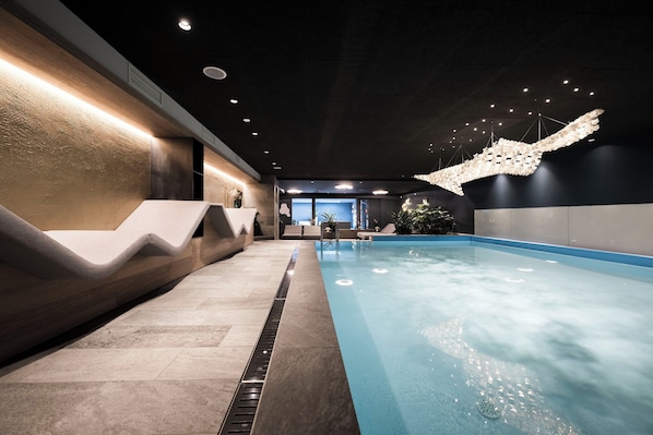Indoor pool, pool loungers