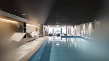 Indoor pool, pool loungers