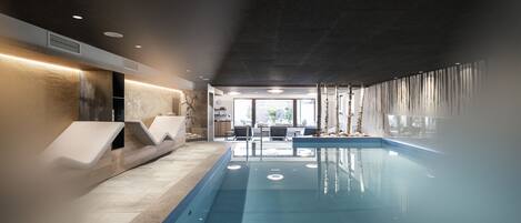Indendørs pool, liggestole