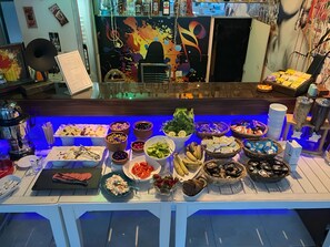 每日供應吃到飽早餐 (每人 TRY400)