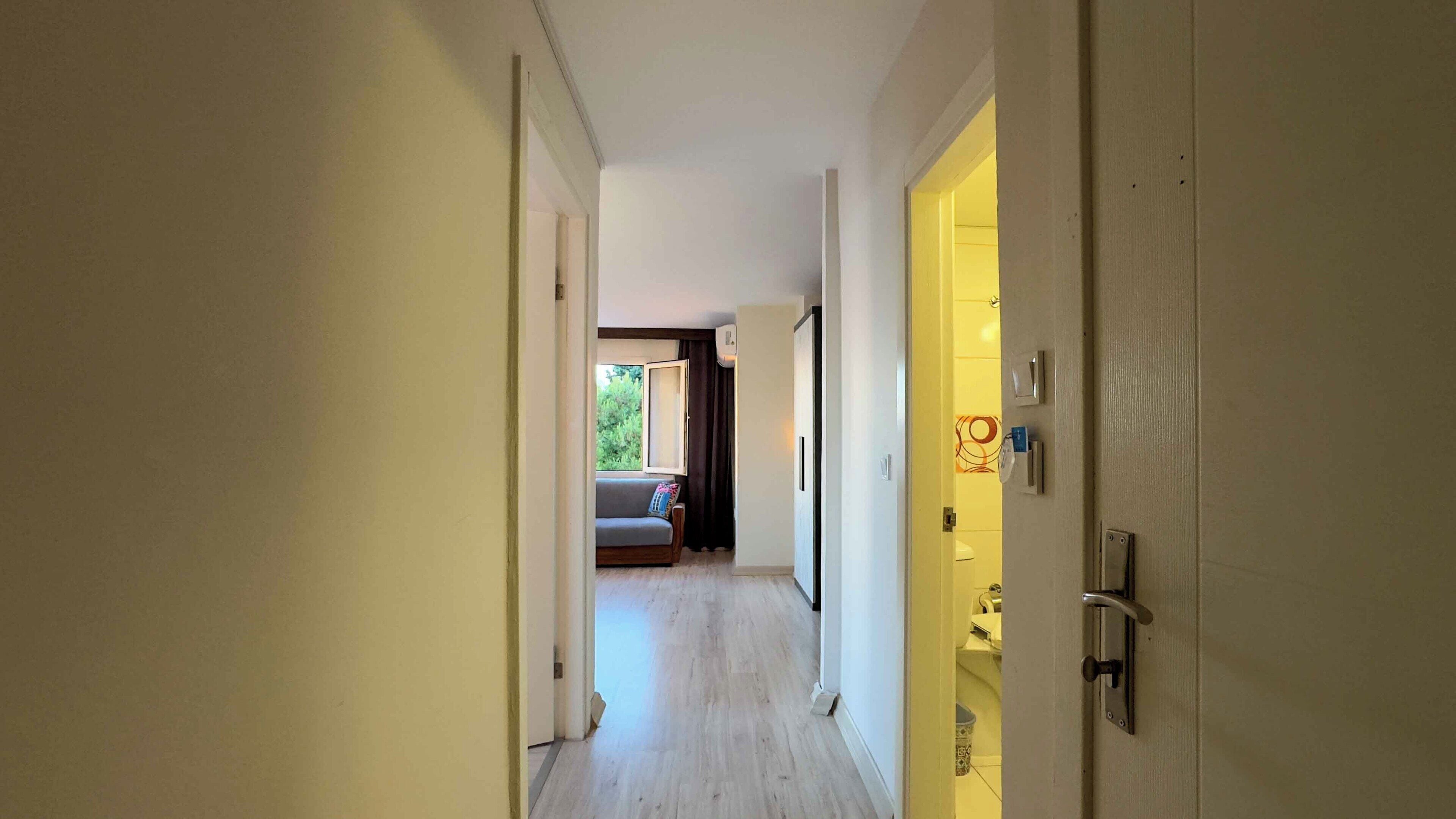 1 bedroom, minibar, desk, laptop workspace