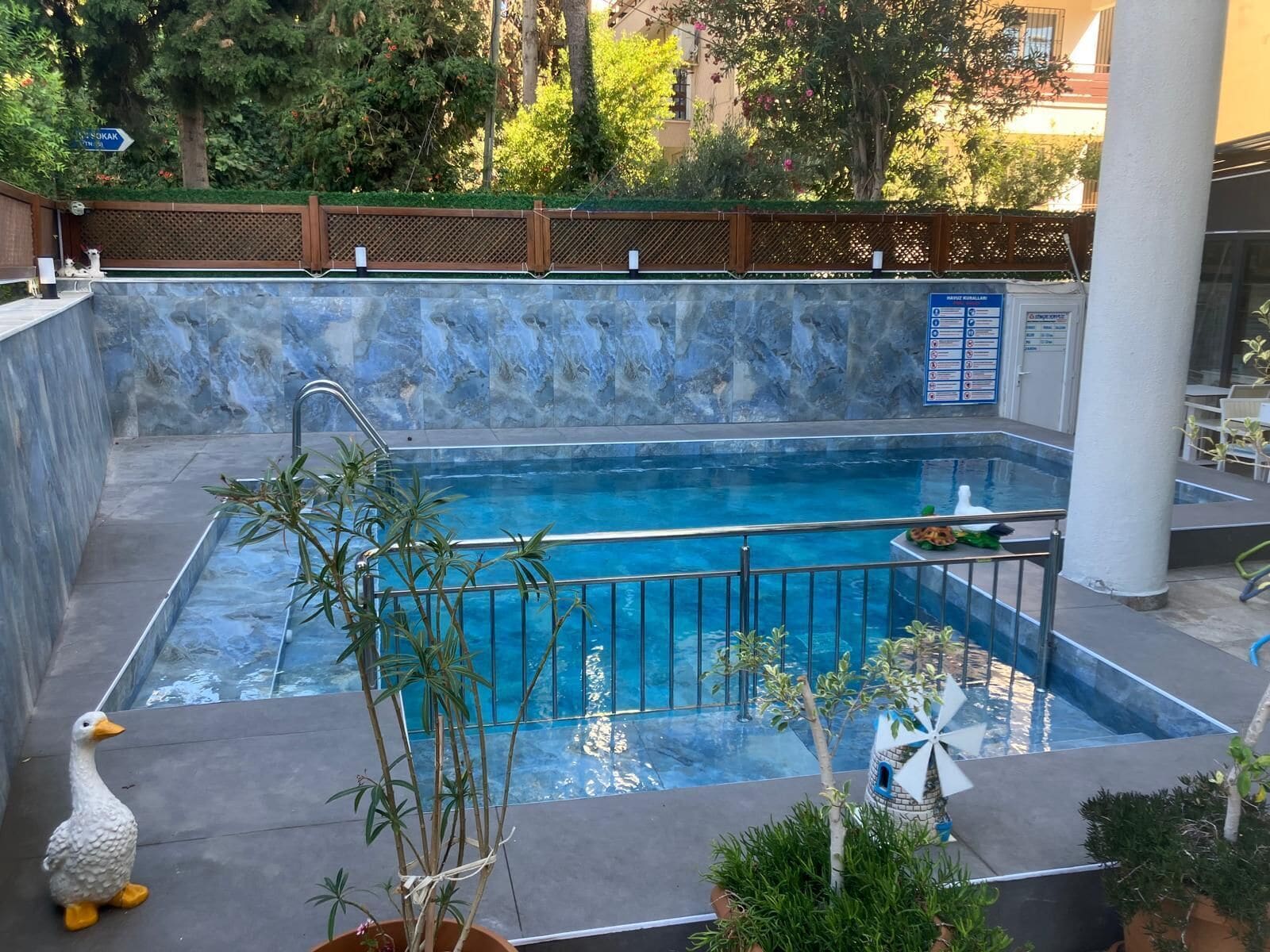 seasonal outdoor pool, open 9:00 am to 10:00 pm, pool loungers