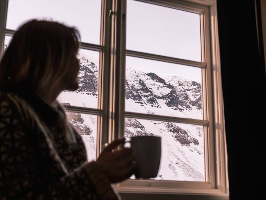 Standard Twin Room with Private Sink | Uitzicht op de bergen