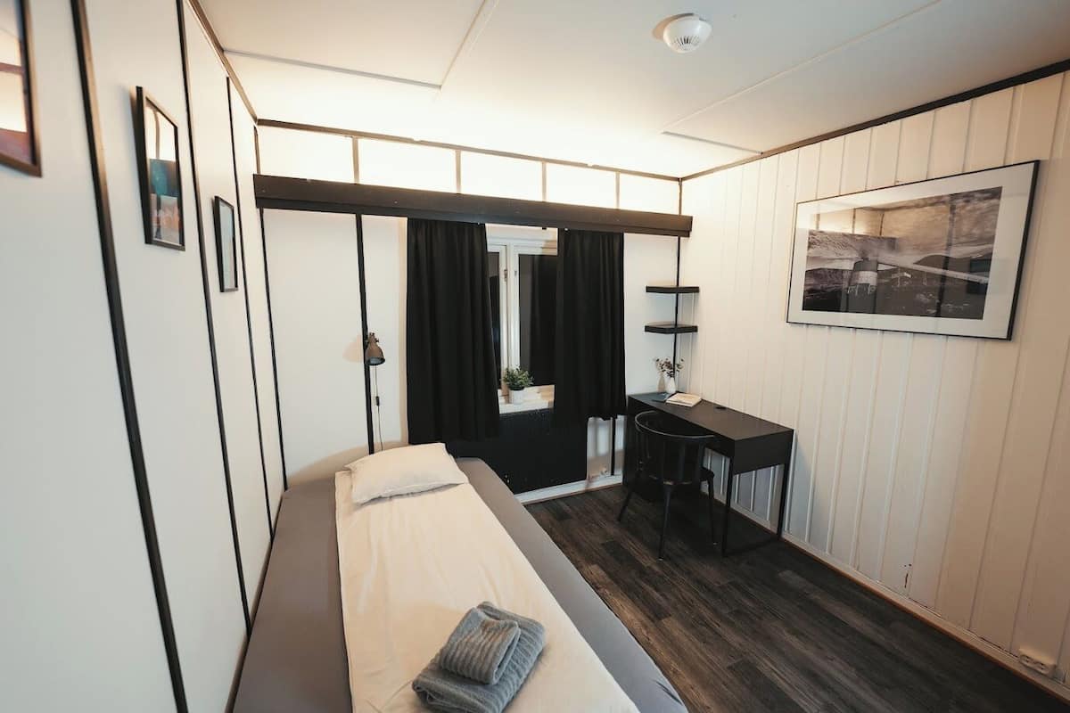 Eenpersoonskamer | Donzen dekbedden, gratis wifi, beddengoed