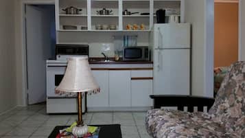 2 Bedroom Suite, 2 Queen Beds with Sofabed | Desk, free WiFi