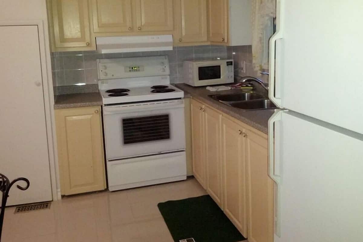 3 Bedroom Cottage, Kitchen | Desk, WiFi (free)