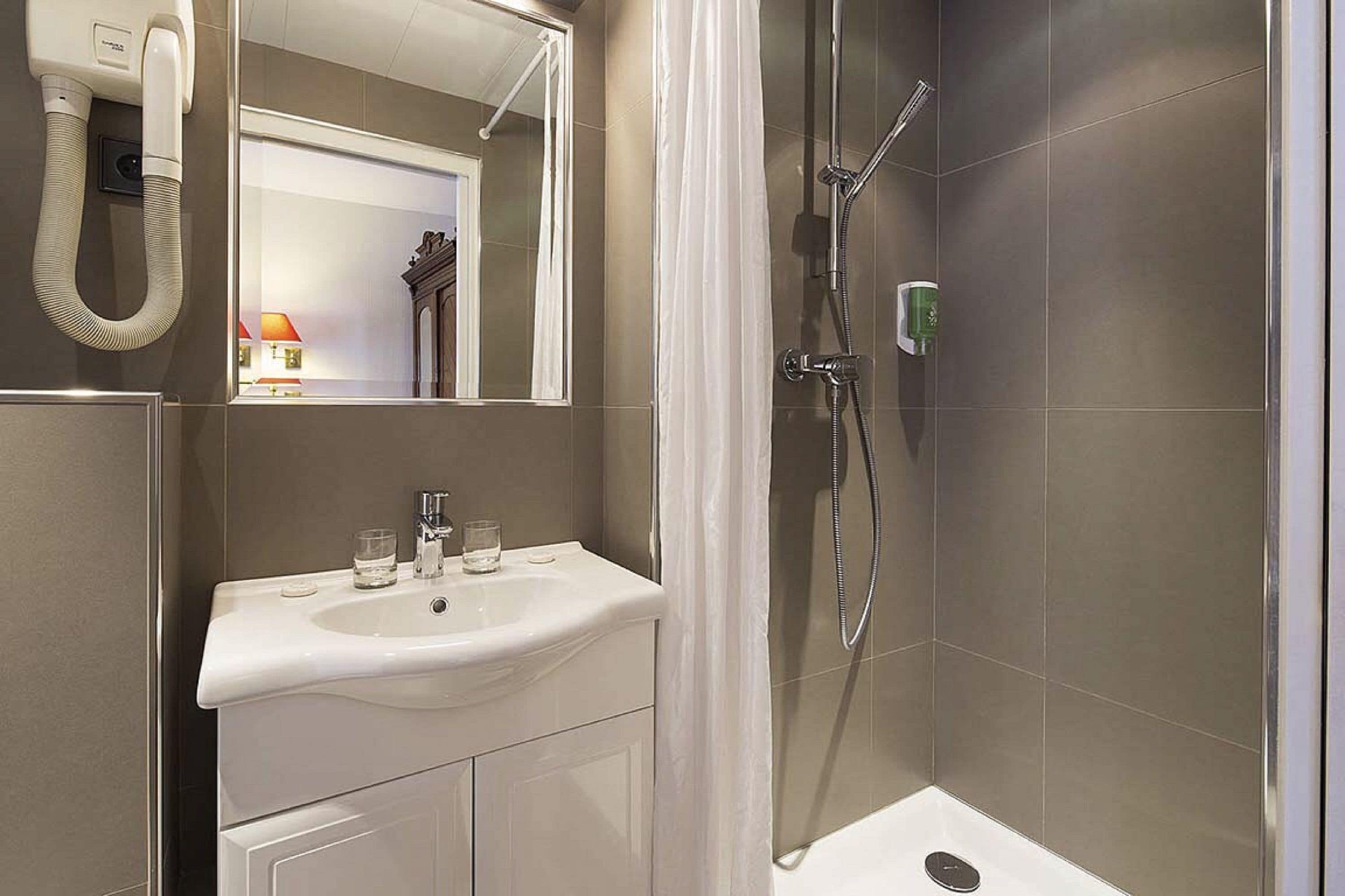 comfort | bathroom | hair dryer, towels