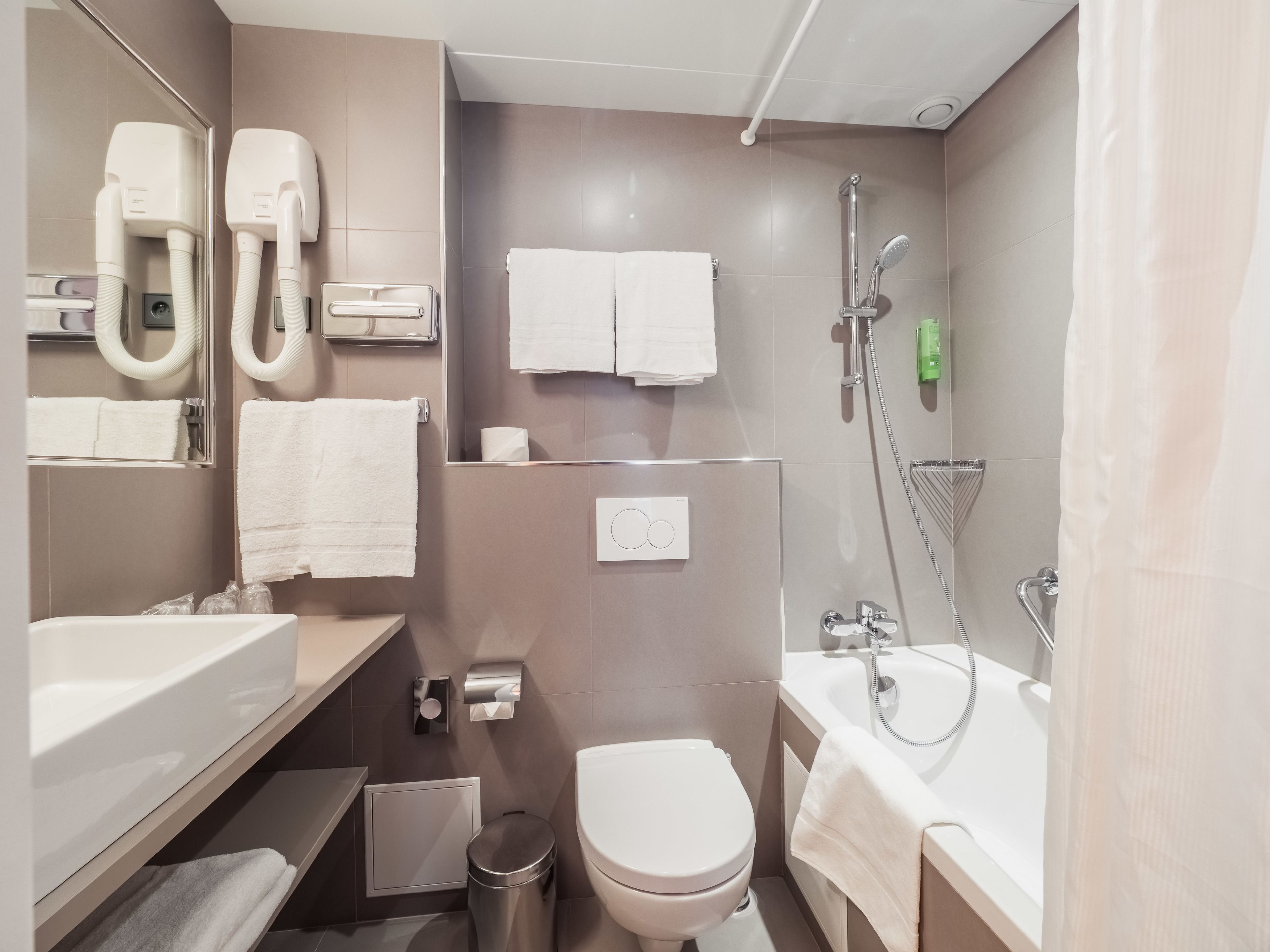 comfort triple room | bathroom | hair dryer, towels
