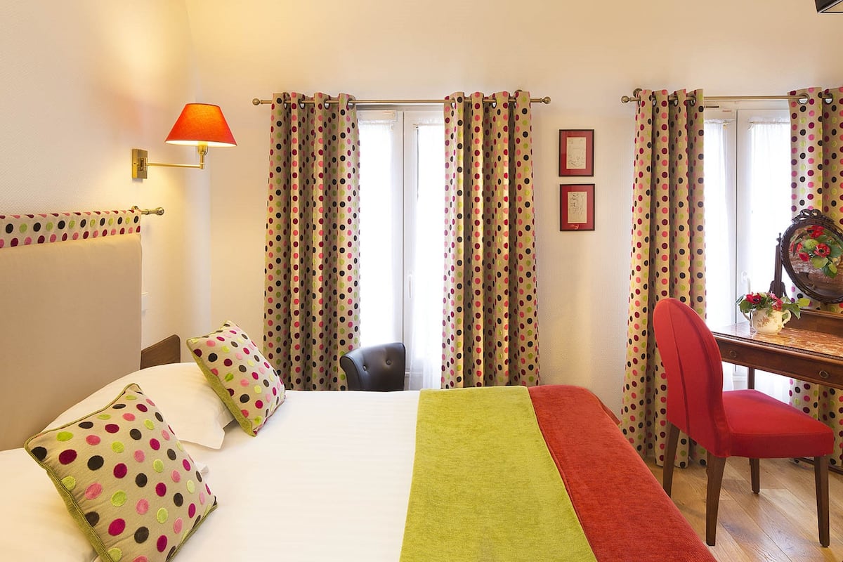 Premium bedding, in-room safe, individually decorated