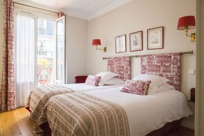 Deluxe Double Room (Bathtub) | Premium bedding, in-room safe, individually decorated - New Orient Hôtel (Paris)