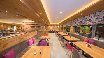 Frukostbuffé varje dag (EUR 20 per person)