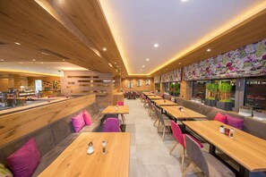 Petit déjeuner buffet servi tous les jours en supplément