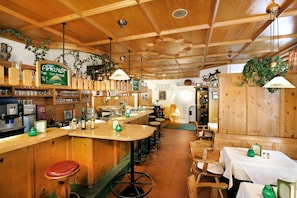 2 bars/lounges - Hotel Grüner Baum (Zell am See)