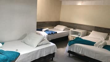 Habitación familiar (Standard 6 people) | Ropa de cama de alta calidad y minibar