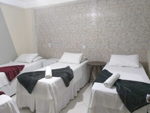 Standaard kamer | Luxe beddengoed, een minibar, een kluis op de kamer