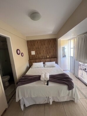 Ropa de cama de alta calidad y minibar 