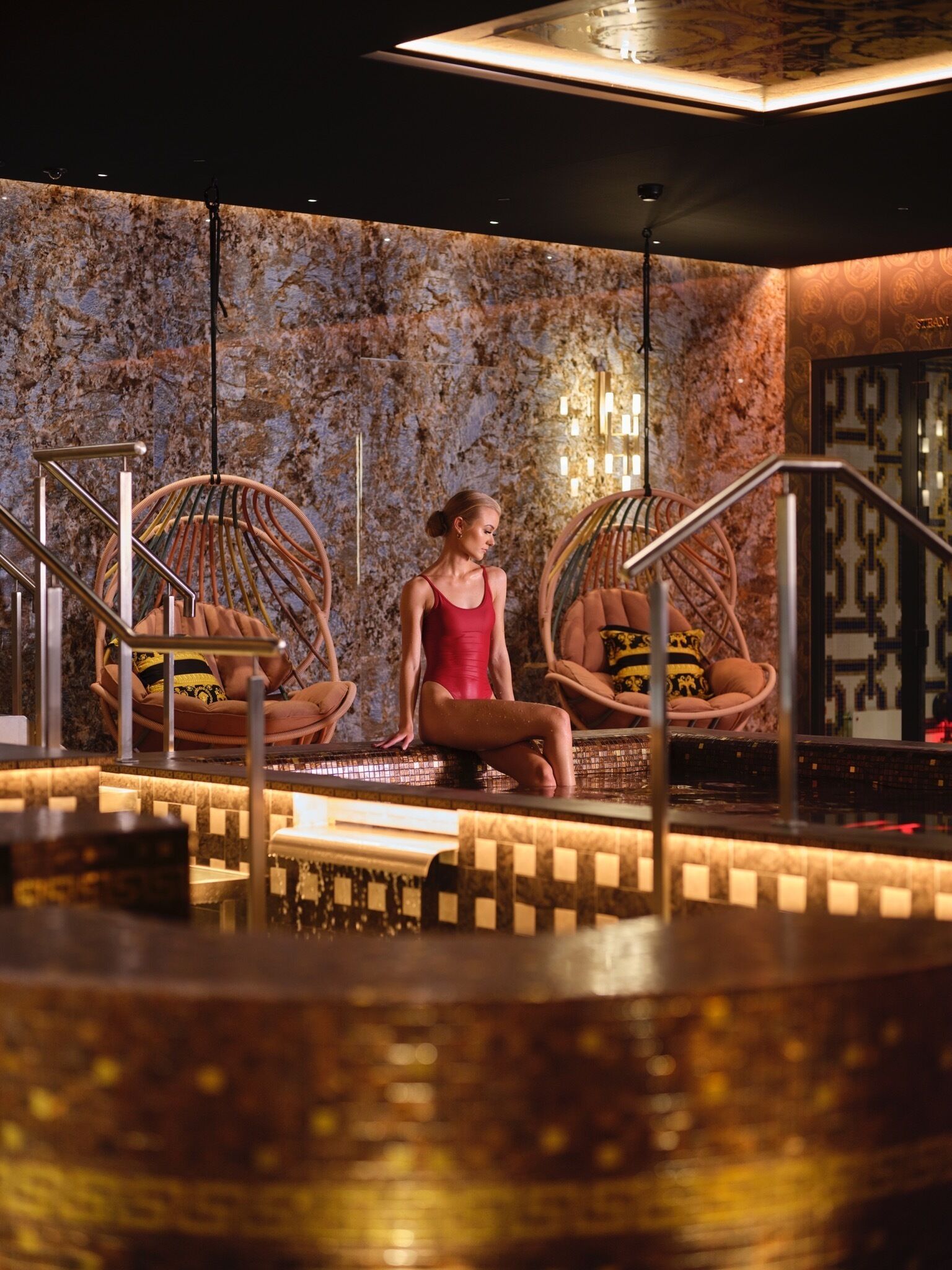 Couples treatment rooms, sauna, hot tub, steam room, massages